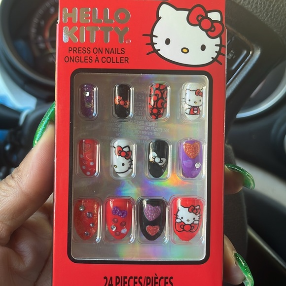 Hello Kitty Press on Nails NIB - Picture 3 of 7